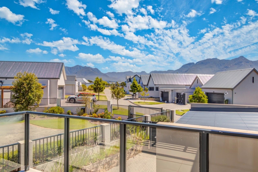 5 Bedroom Property for Sale in Kingswood Golf Estate Western Cape